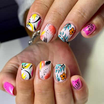 Nnnika Nails | Salón de Manicura y Uñas en Reus / 