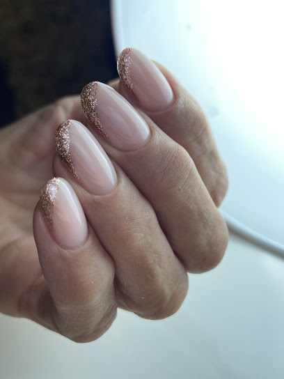 Ioana Cristescu Nails Shop | Salón de Manicura y Uñas en Barcelona / 