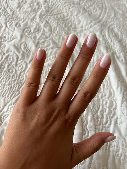 Alena | Salón de uñas y pestañas | Salón de Uñas y Manicura en Garrucha