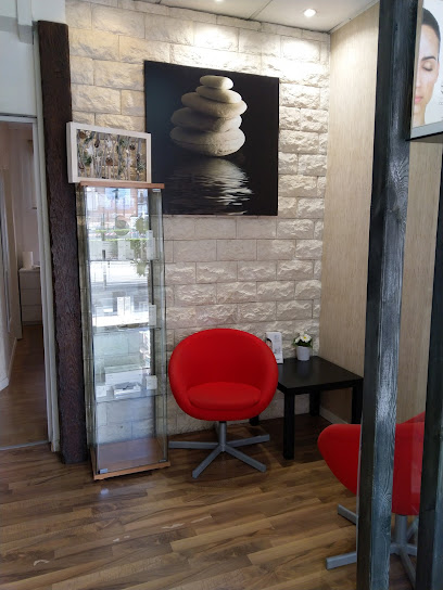 Natura Estética y Masajes | Peluquería en Valladolid / 