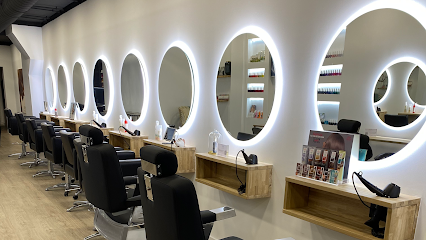 PELUQUERIA M & M | HORTA | Peluquería en Barcelona / Barcelona