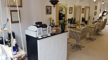 Esencia y estilo Unisex Óscar peluqueros | Peluqueria en Lluchmayor / Baleares