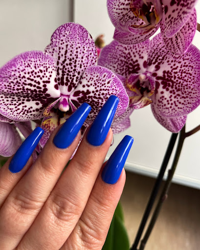 Gloria | Salón de Manicura y Uñas en Palamós / 