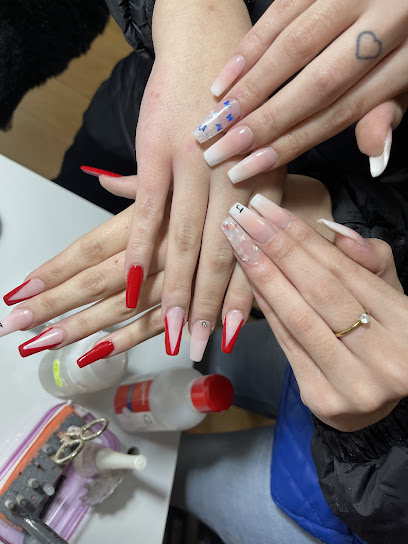 Muy guapa Nails | Salón de Manicura y Uñas en Calella / 