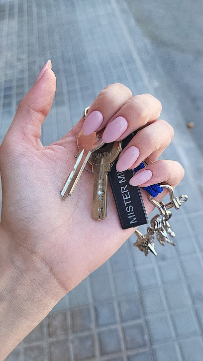 Nuku Nails | Salón de Manicura y Uñas en Paracuellos de Jarama / 