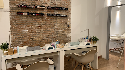 LuxyNails & Beauty Bar | Bisbe Sivilla | Salón de Uñas y Manicura en Barcelona