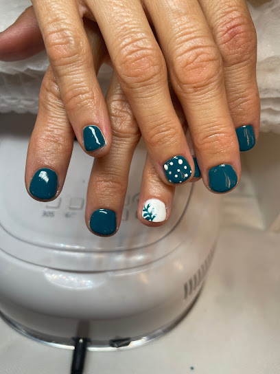 Coffee Nails Pompaelo | Salón de Manicura y Uñas en Pamplona / 
