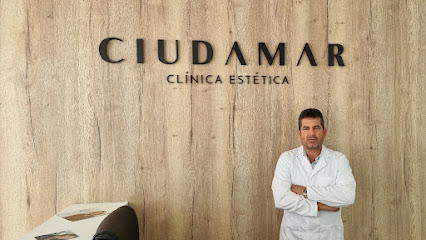 Dr. Alexis Pérez Rodriguez | Peluquería en Alicante / 