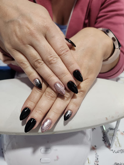 Nails Queen | Salón de Manicura y Uñas en Cáceres / 