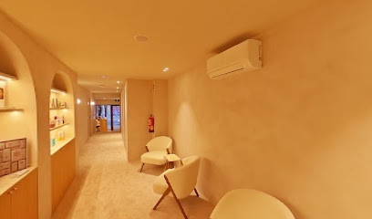 Atlantida Clínica Estética | Peluquería en Barcelona / 