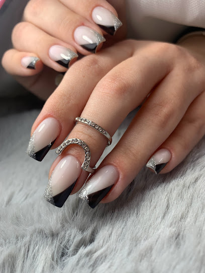 Manichic Nails | Salón de Manicura y Uñas en Tarragona / 