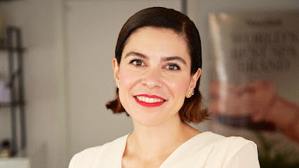 Raquel Leon Custom Beauty | Peluquería en Madrid / 