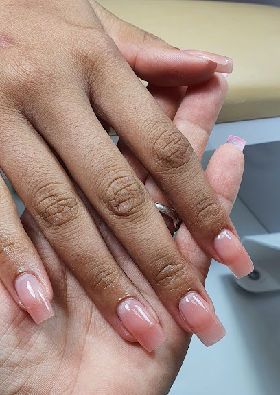 Ainhoa Uñas | Salón de Manicura y Uñas en Torrevieja / 