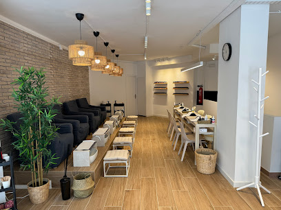 LuxyNails & Beauty Bar | Comte D’ Urgell | Salón de Manicura y Uñas en Barcelona / 