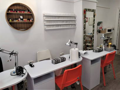 Loc Nails | Salón de Manicura y Uñas en Zaragoza / 