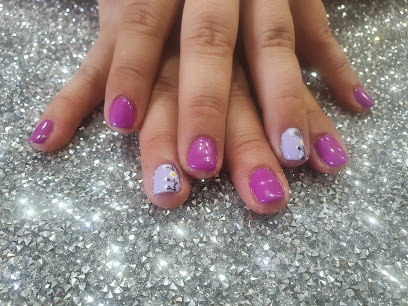 Estética Deluxe Nails | Salón de Uñas y Manicura en Baeza