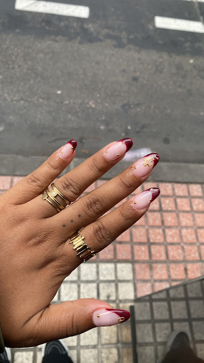Cinderella: Estética y Uñas | Salón de Manicura y Uñas en Zaragoza / 