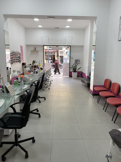 MODERN Nails VIET | Sants-Montjuïc | Salón de Manicura y Uñas en Barcelona / 