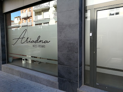 Ariadna Ungles y Pestanyes | Salón de Manicura y Uñas en Igualada / 