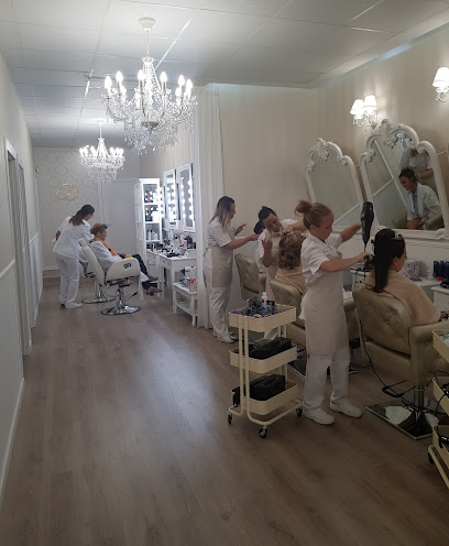 Divas Nail Bar | Salón de Manicura y Uñas en Granada / 