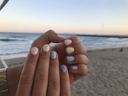Luz Latin Nails | Salón de Manicura y Uñas en Barcelona / 