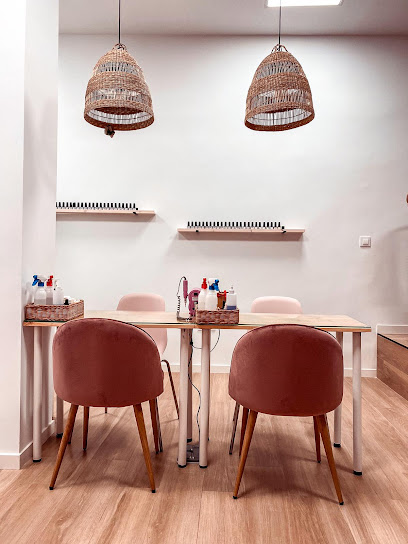 AROA Nails | Salón de Uñas y Manicura en Valencia