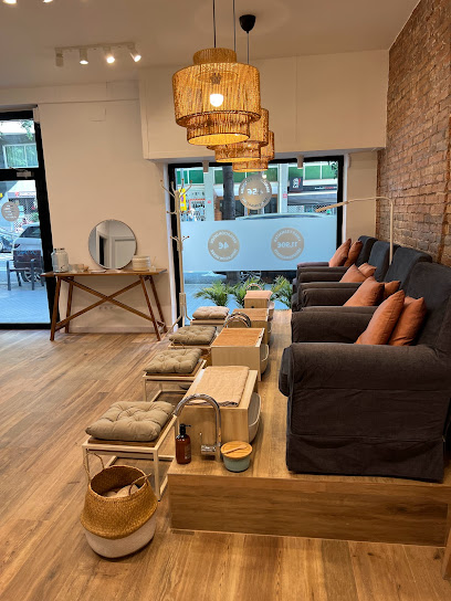 LuxyNails & Beauty Bar | Muntaner | Salón de Manicura y Uñas en Barcelona / 