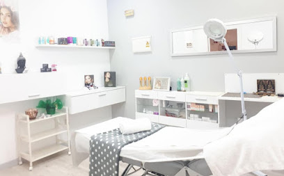 Maria Muñoz | Salón de Manicura y Uñas en Benidorm / 