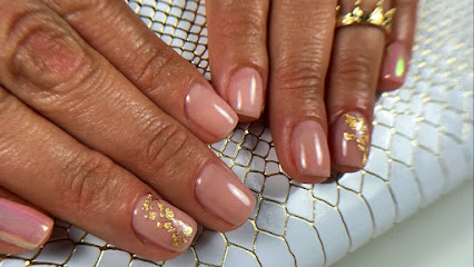 Golden Queen Nail & Beauty Professional | Salón de Manicura y Uñas en Paterna / 