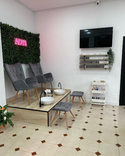 Adys Nails Studio | Salón de Manicura y Uñas en Pamplona / 