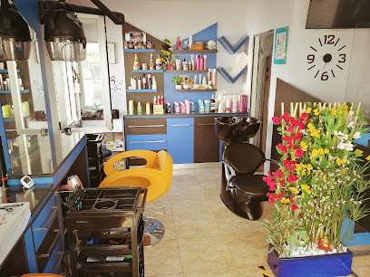 PELUQUERÍA CORTO y CAMBIO | Peluqueria en Dúrcal / Granada