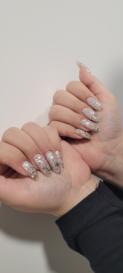 Fiorella Nails & Hair | Salón de Manicura y Uñas en Barcelona / 