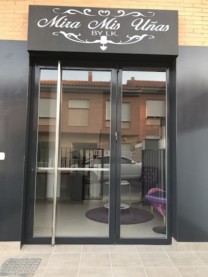 Mira Mis uñas | Peluquería en Totana / 