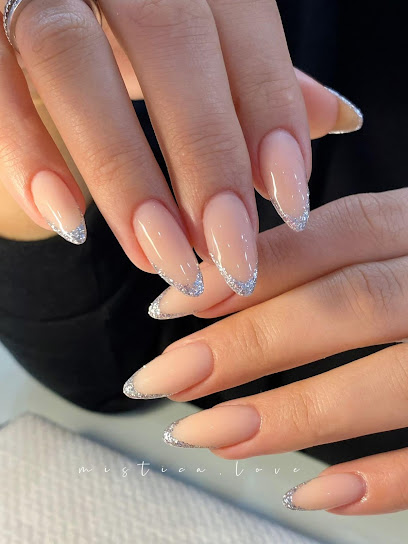 Mistica Love | Salón de Manicura y Uñas en Bilbao / 
