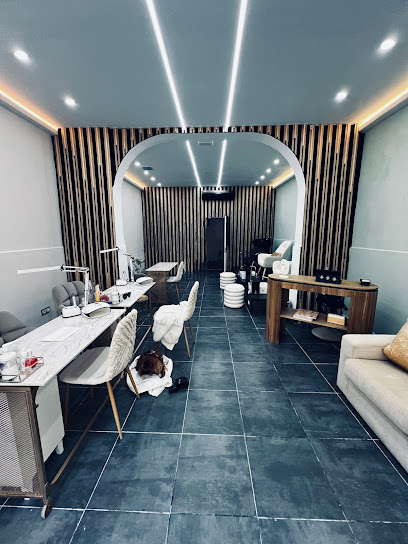 Vibes Nails & Estetic by martha sierra | Salón de Uñas y Manicura en Palma