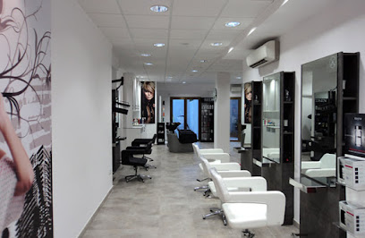 Carol Bruguera | Carrer Sant Ferriol | Peluquería en Olot / Girona