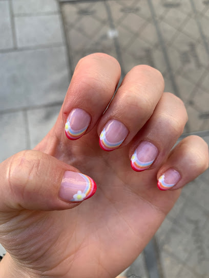 Hello Nails | Argüelles | Salón de Manicura y Uñas en Madrid / 