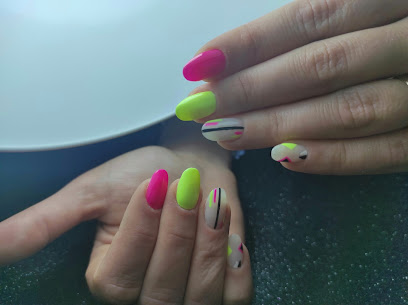 Belen Leira | Salón de Manicura y Uñas en Santander / 