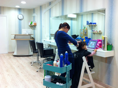 Family Hair Cut | Infantil y para todo la familia | Peluqueria en Barcelona / Barcelona