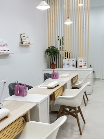 Nine Uñas | Salón de Uñas y Manicura en Valencia