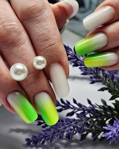 Corina Nails | Salón de Uñas y Manicura en Torrefarrera