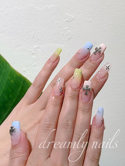 Dreamly Nails | Salón de Manicura y Uñas en Barcelona / 