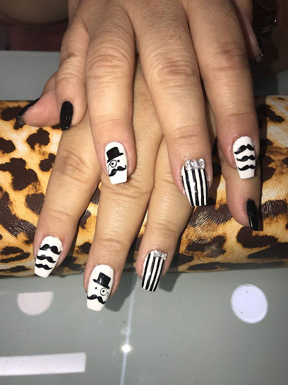 Reinas Nails | Salón de Manicura y Uñas en Pinto / 