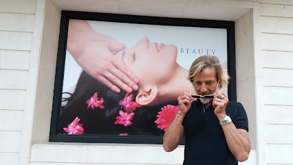 Gustavo Bournonville, peinador estilista | Peluqueria en La Cala del Moral / Málaga