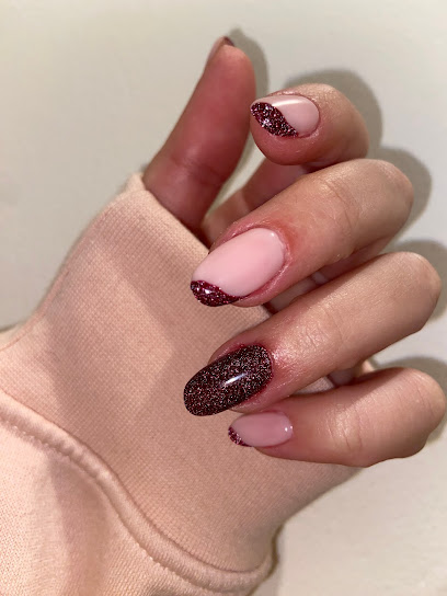Magic Nails | Salón de Manicura y Uñas en Palau-solità i Plegamans / 