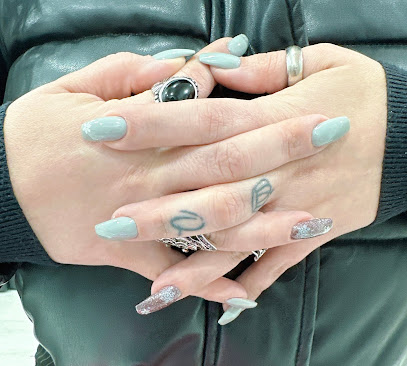 Ani | Uñas de Salón | Salón de Manicura y Uñas en Madrid / 