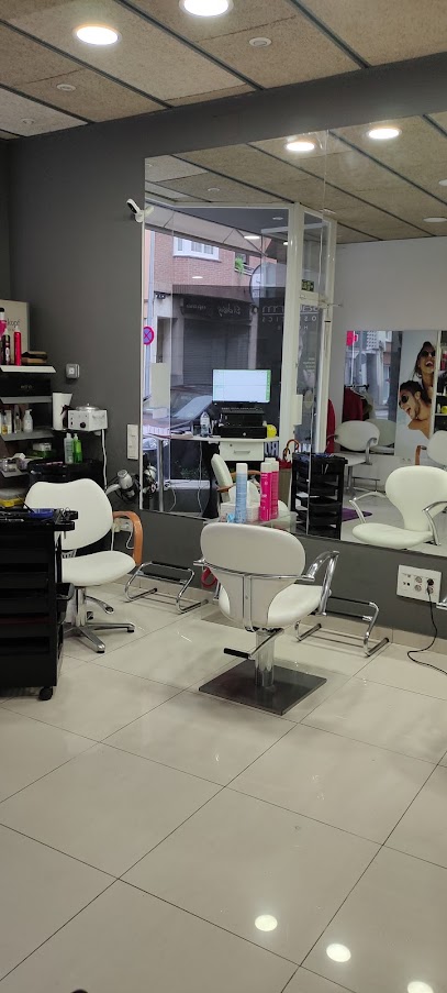 Mararo Estilistas | Peluqueria en Girona / Girona