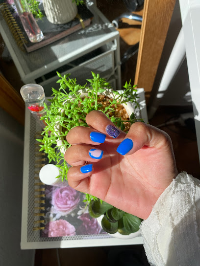 Yiyi | Salón de Manicura y Uñas en Logroño / 