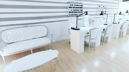 Mayeily Nails | Salón de Manicura y Uñas en Figueres / 
