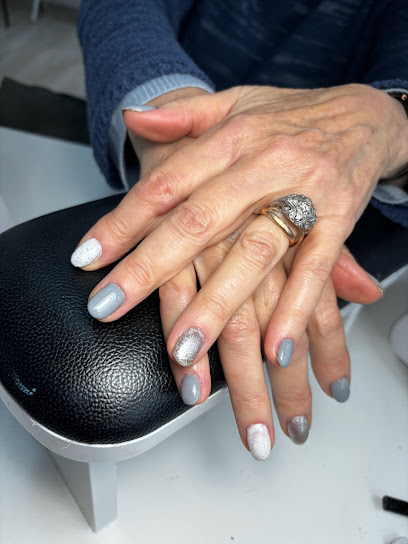 Lara Nails | Salón de Manicura y Uñas en Barcelona / 